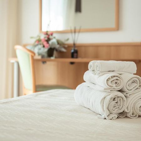 Adria Beach Hotel Алба Адриатика Екстериор снимка